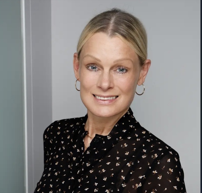 Frau Andrea Sontheimer